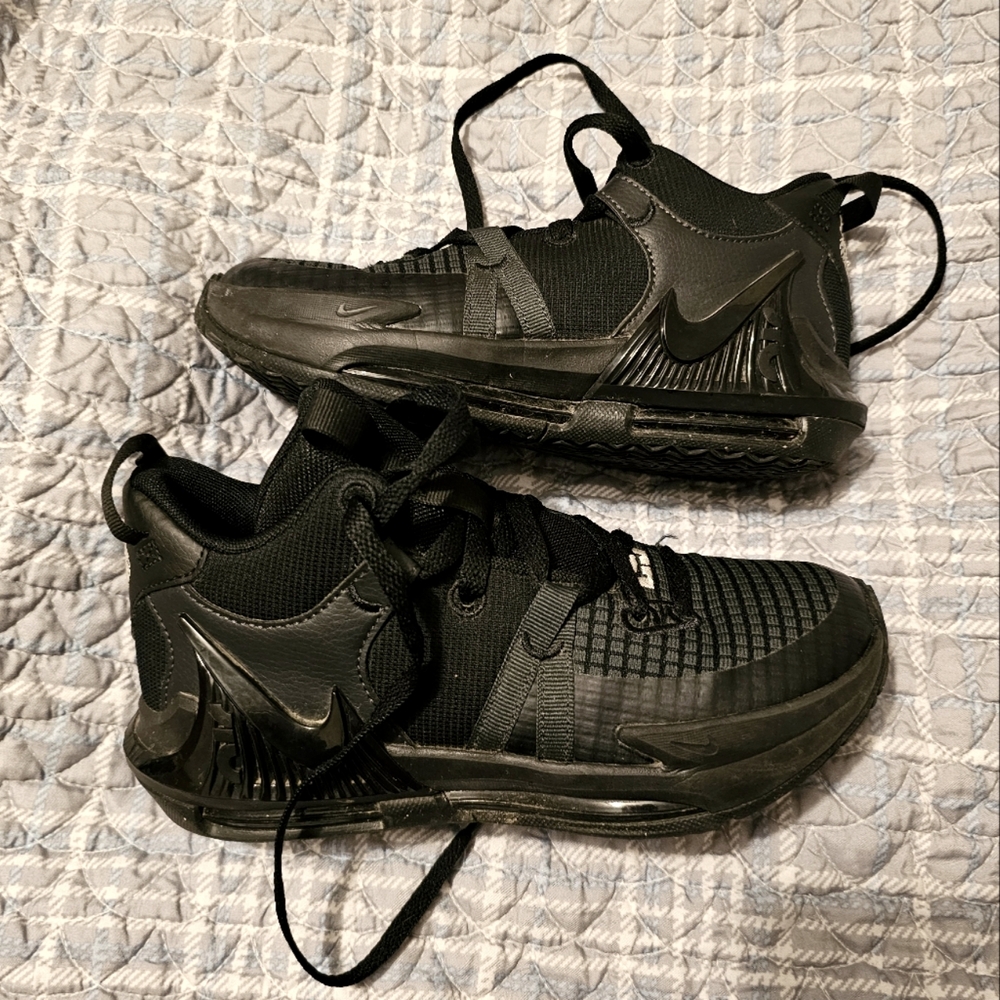 Nike Boy's Black Athletic Shoes